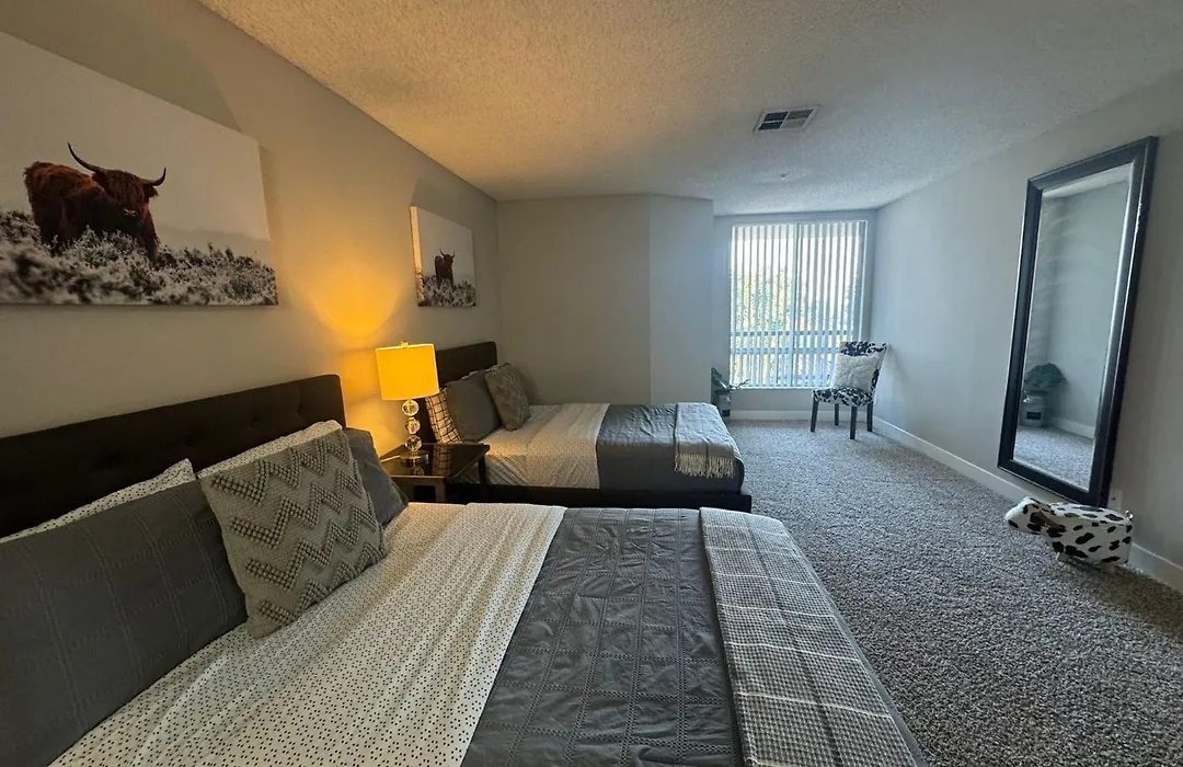 Modern 2Br Hollywood Apt With Rooftop Pool, Free Parking & Close To Walk Of Fame And Universal Studios-1