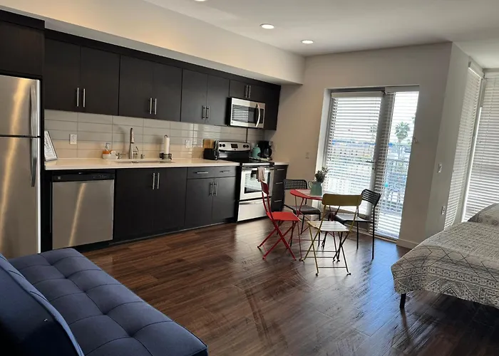 Incredible Hollywood Loft Free Parking